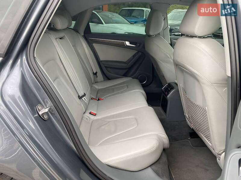 Седан Audi A4 2013 в Львове