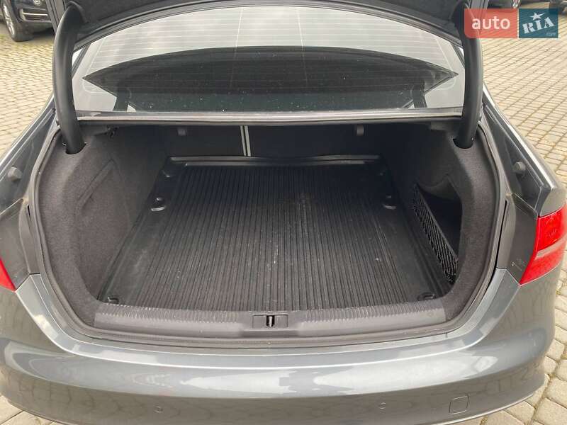 Седан Audi A4 2013 в Львове
