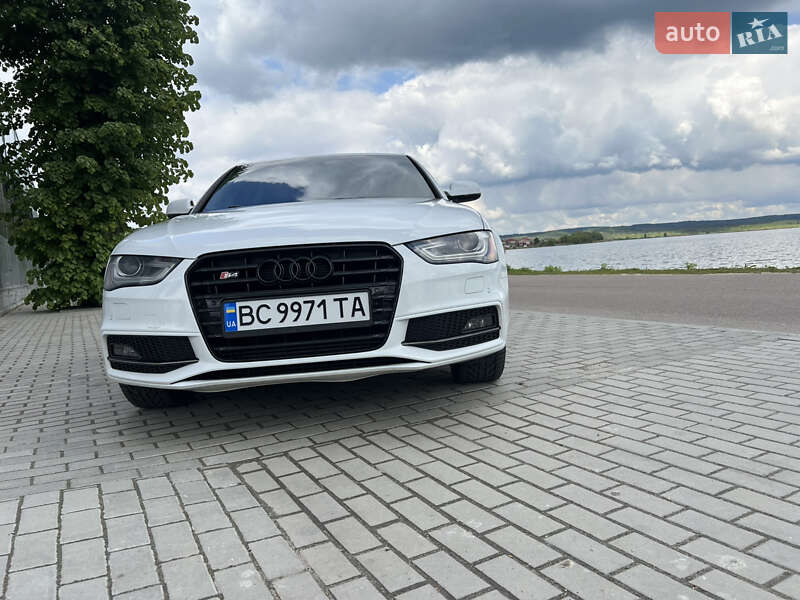 Седан Audi A4 2014 в Львові