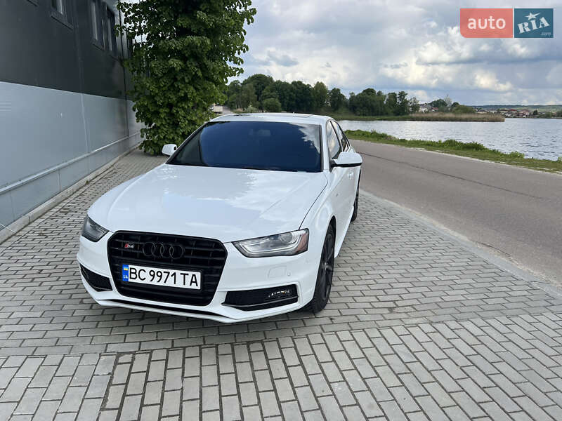 Седан Audi A4 2014 в Львові