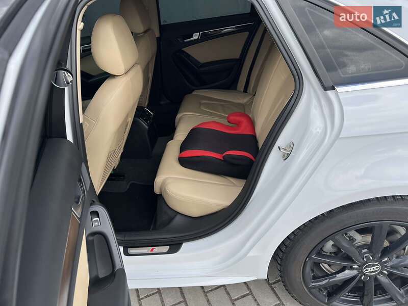 Седан Audi A4 2014 в Львові