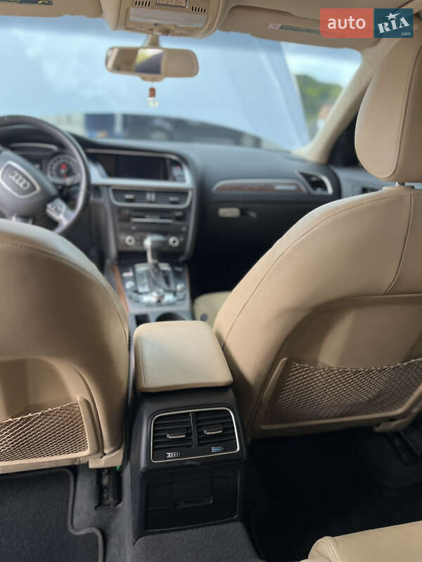 Седан Audi A4 2014 в Львові