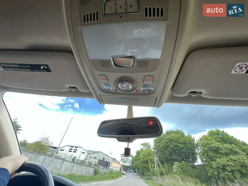 Седан Audi A4 2014 в Львові
