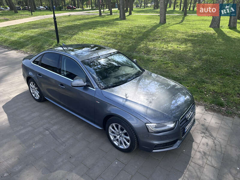 Седан Audi A4 2014 в Киеве