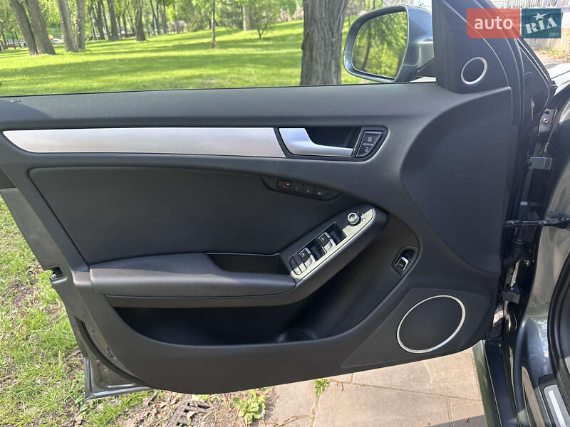 Седан Audi A4 2014 в Киеве