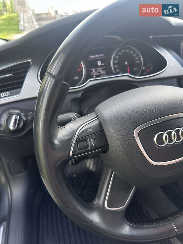 Седан Audi A4 2014 в Киеве