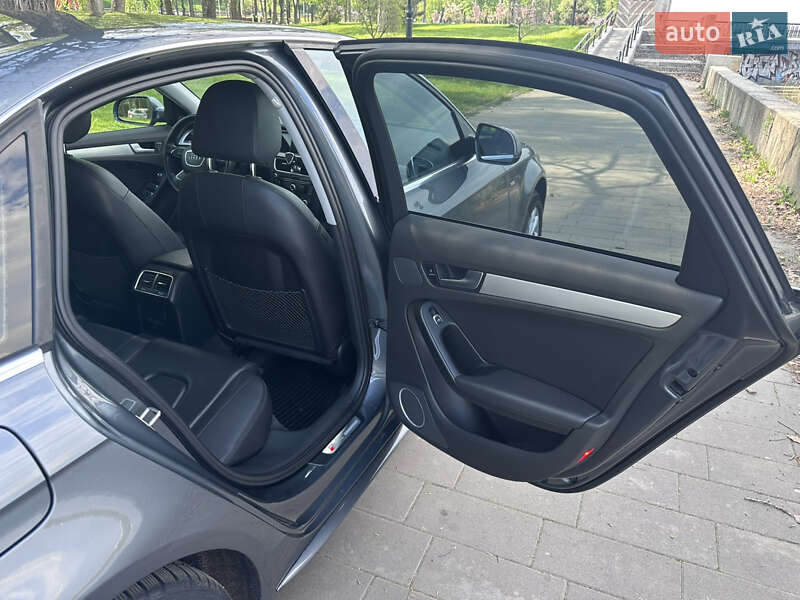 Седан Audi A4 2014 в Киеве