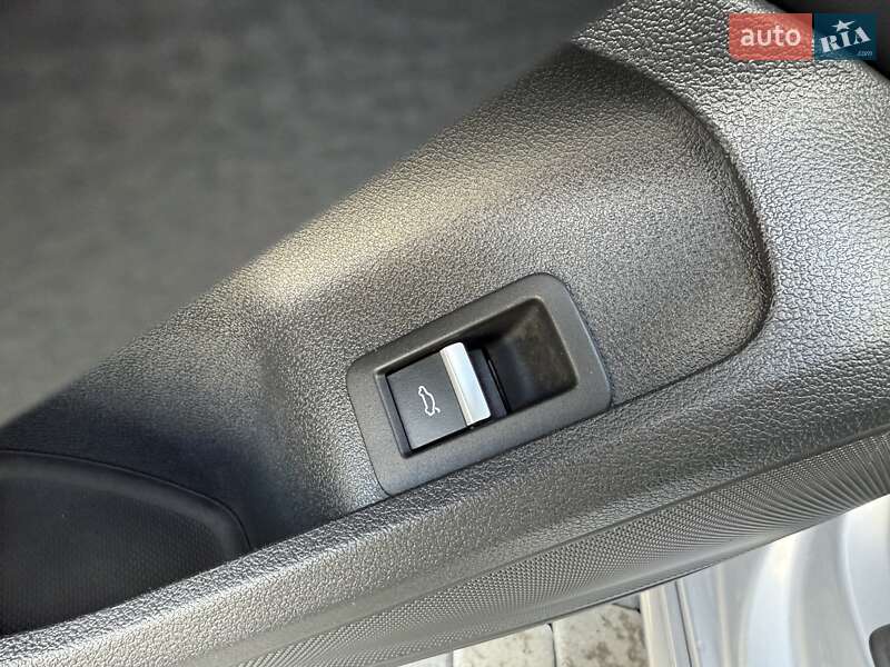 Седан Audi A4 2020 в Львове