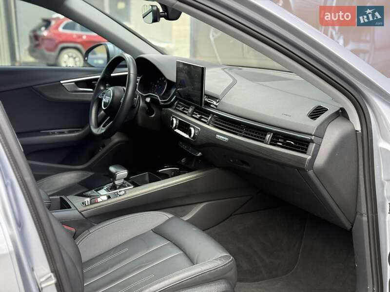 Седан Audi A4 2020 в Львове