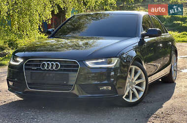 Седан Audi A4 2013 в Валках