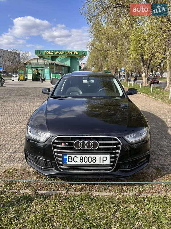 Седан Audi A4 2014 в 