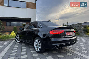 Седан Audi A4 2015 в 