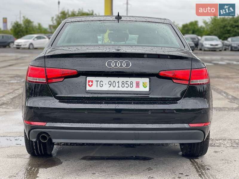 Седан Audi A4 2018 в Ужгороде