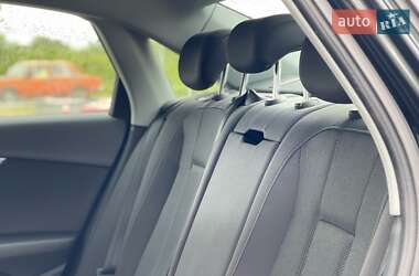 Седан Audi A4 2018 в 