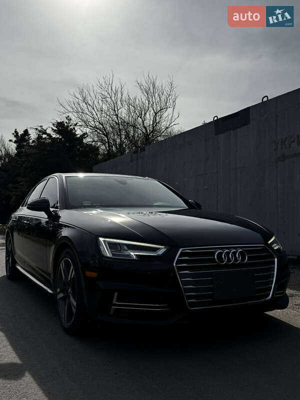Седан Audi A4 2018 в 