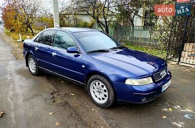 Седан Audi A4 2000 в Раздельной