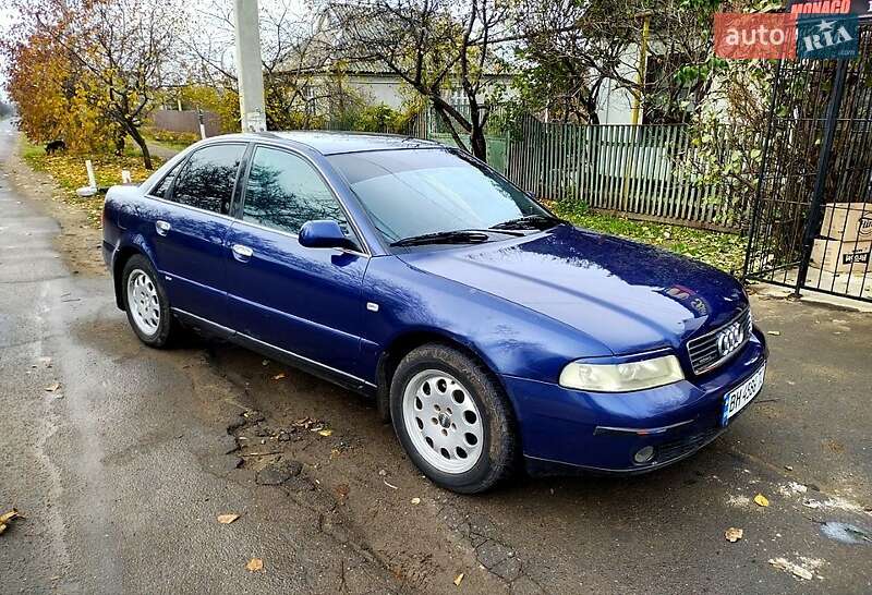 Седан Audi A4 2000 в 
