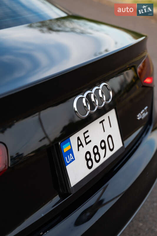 Седан Audi A4 2014 в Кривом Роге