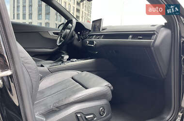 Седан Audi A4 2019 в 