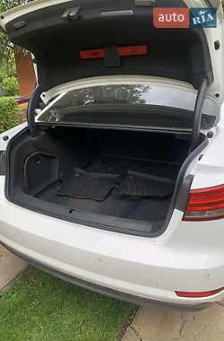 Седан Audi A4 2016 в 