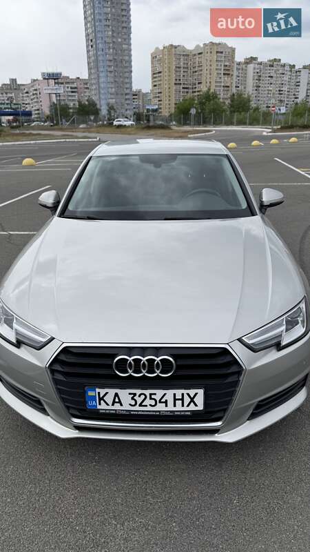 Седан Audi A4 2017 в Киеве