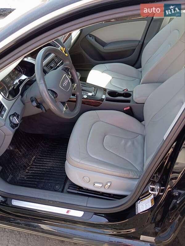 Седан Audi A4 2013 в Ровно