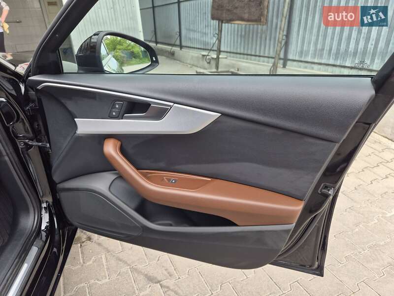 Седан Audi A4 2017 в Обухове