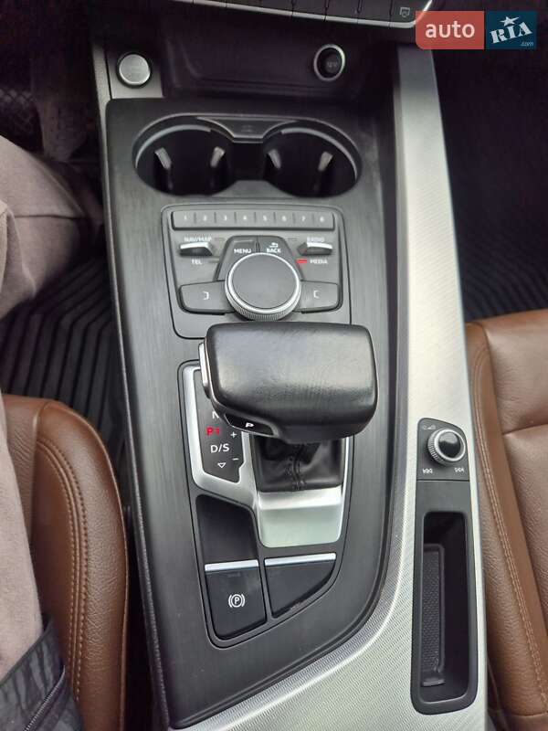 Седан Audi A4 2017 в Обухове