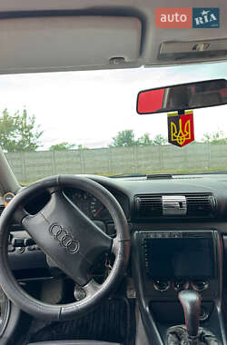 Седан Audi A4 1996 в 