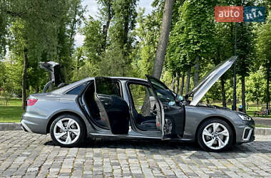 Седан Audi A4 2023 в 