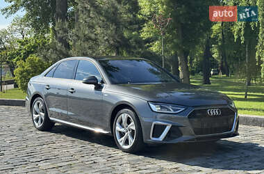 Седан Audi A4 2023 в 