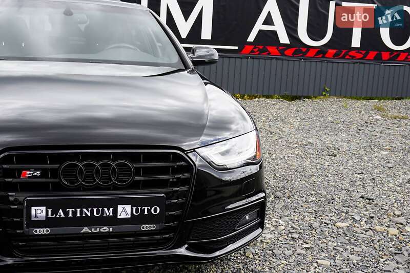 Седан Audi A4 2016 в Ужгороде
