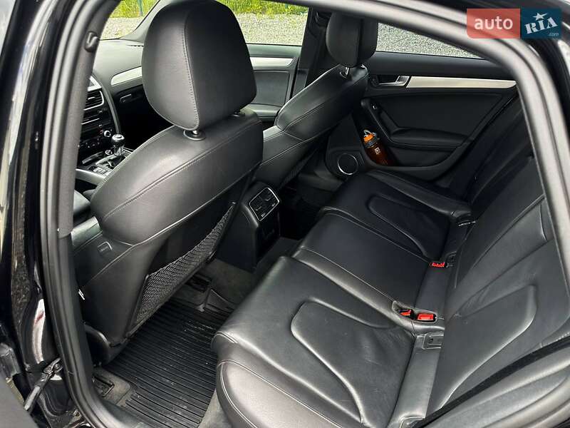Седан Audi A4 2016 в Ужгороде