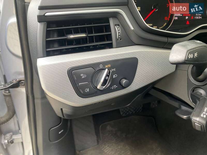 Седан Audi A4 2017 в Львове