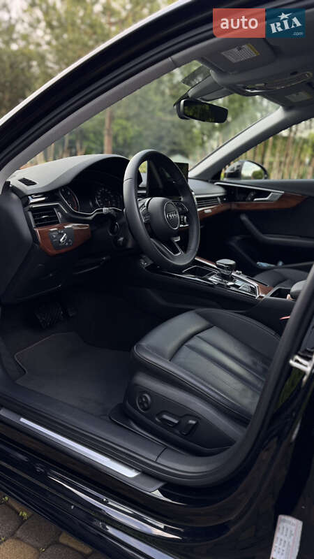 Седан Audi A4 2023 в Львове