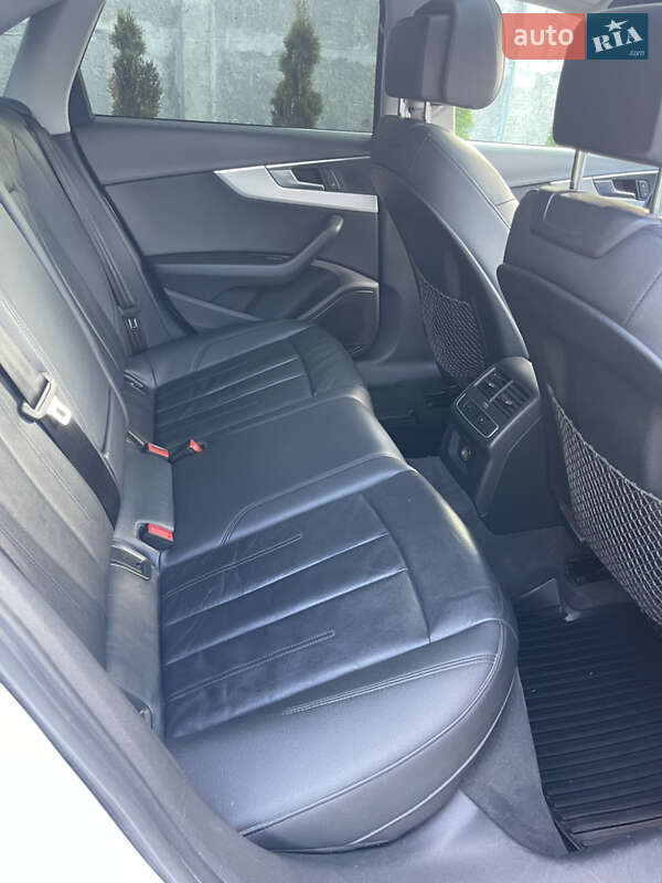 Седан Audi A4 2016 в Ивано-Франковске