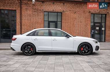 Седан Audi A4 2022 в 