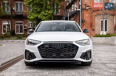 Седан Audi A4 2022 в Киеве