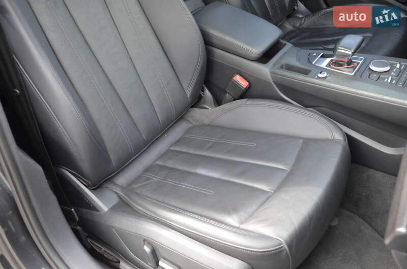 Седан Audi A4 2018 в Киеве