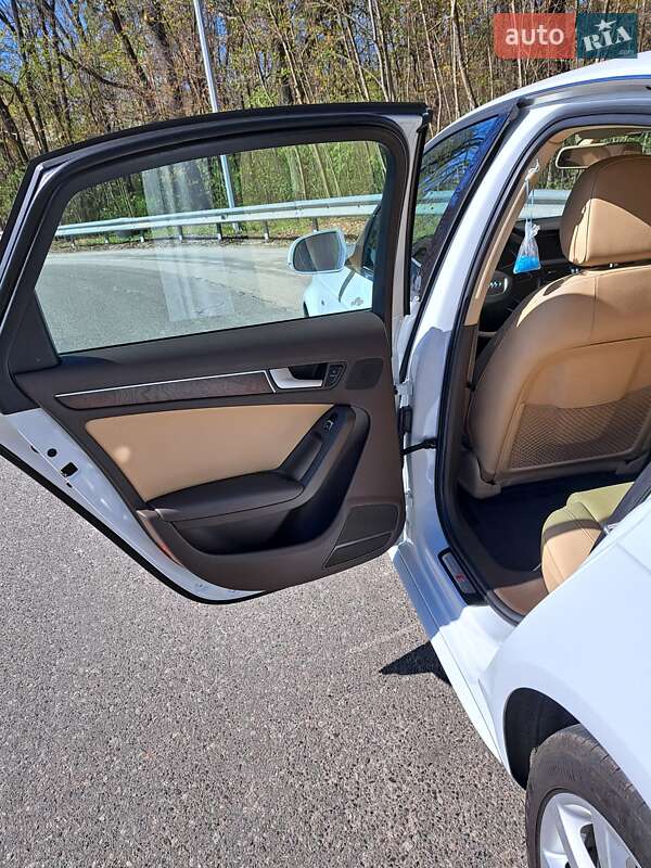 Седан Audi A4 2013 в Киеве