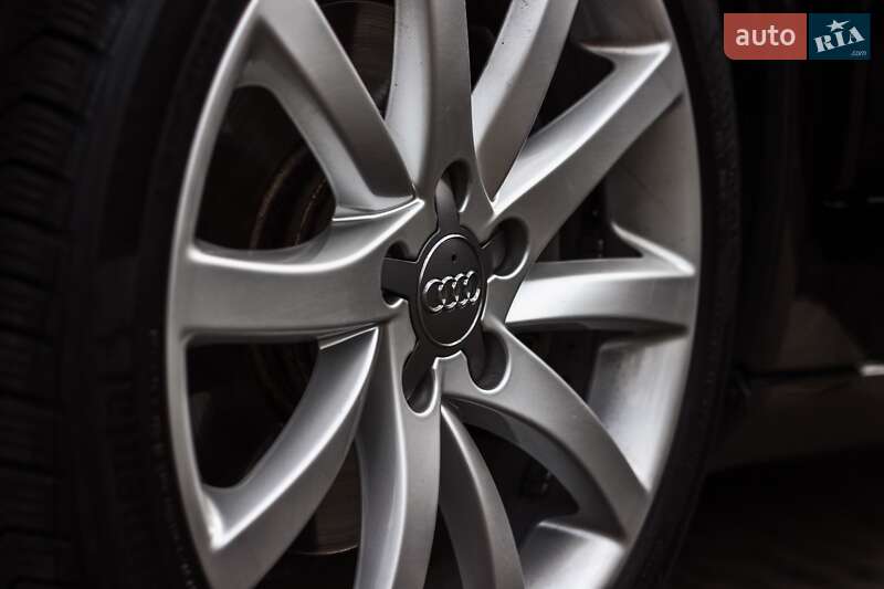 Седан Audi A4 2012 в Жовкві