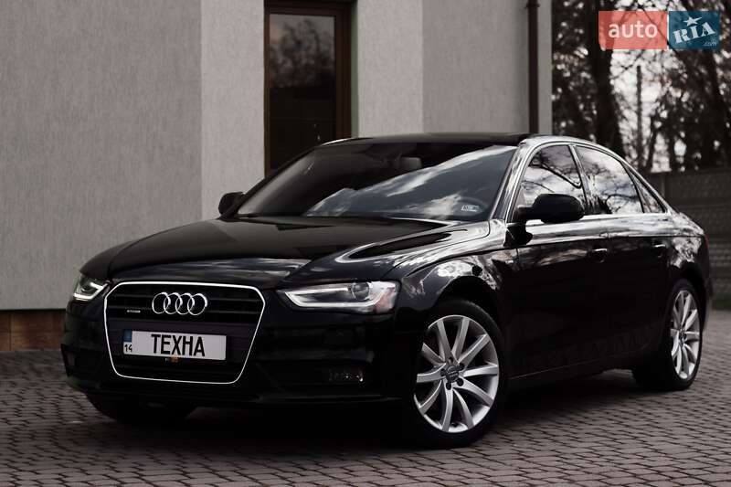 Седан Audi A4 2012 в Жовкві