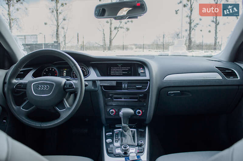 Седан Audi A4 2012 в Жовкві