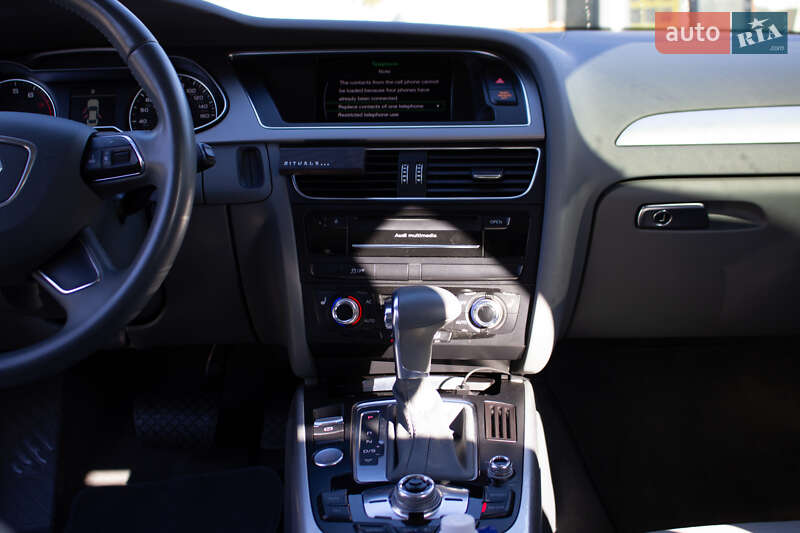 Седан Audi A4 2012 в Жовкві