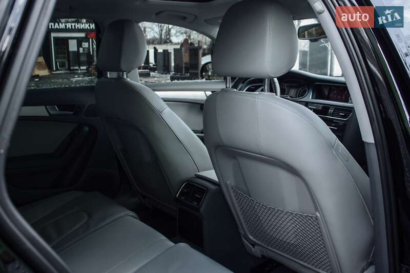 Седан Audi A4 2012 в Жовкві