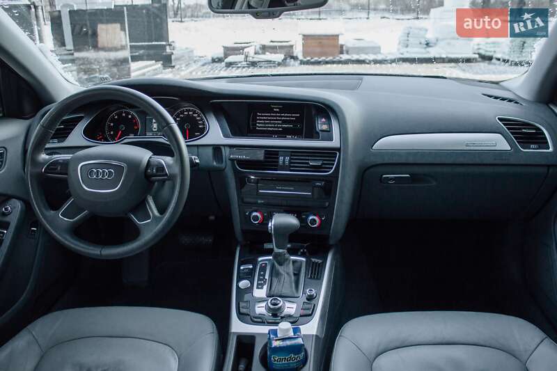 Седан Audi A4 2012 в Жовкві