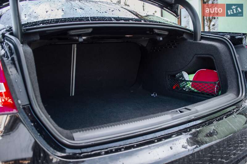 Седан Audi A4 2012 в Жовкві