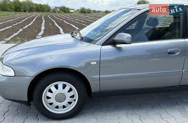 Седан Audi A4 2000 в 