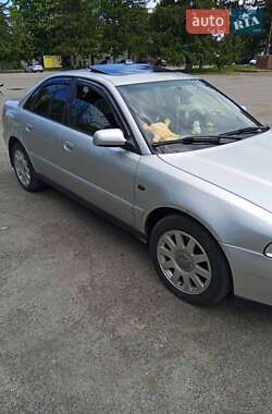 Седан Audi A4 2000 в 