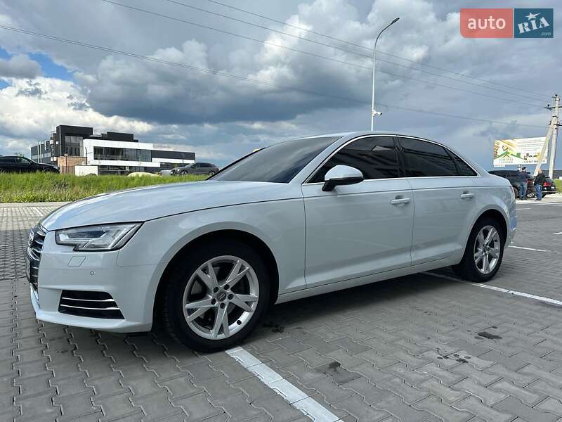 Седан Audi A4 2018 в Львове